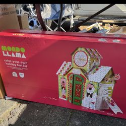 MOADO LLAM color-your-own holiday fort kit 