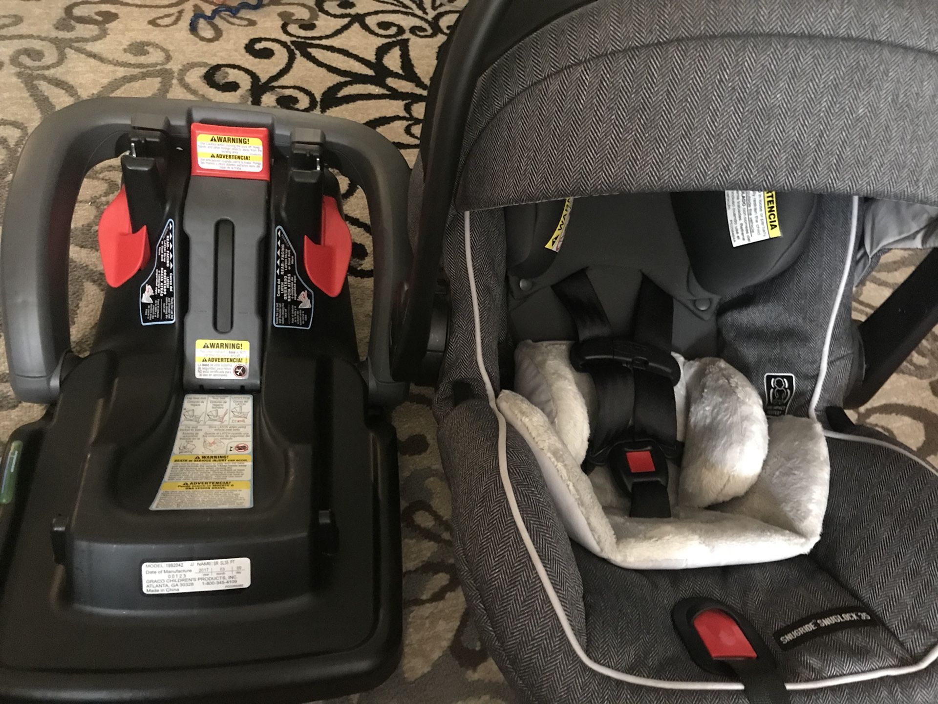 Graco Snugride Snuglock 35 platinum Grayson car seat for Sale in