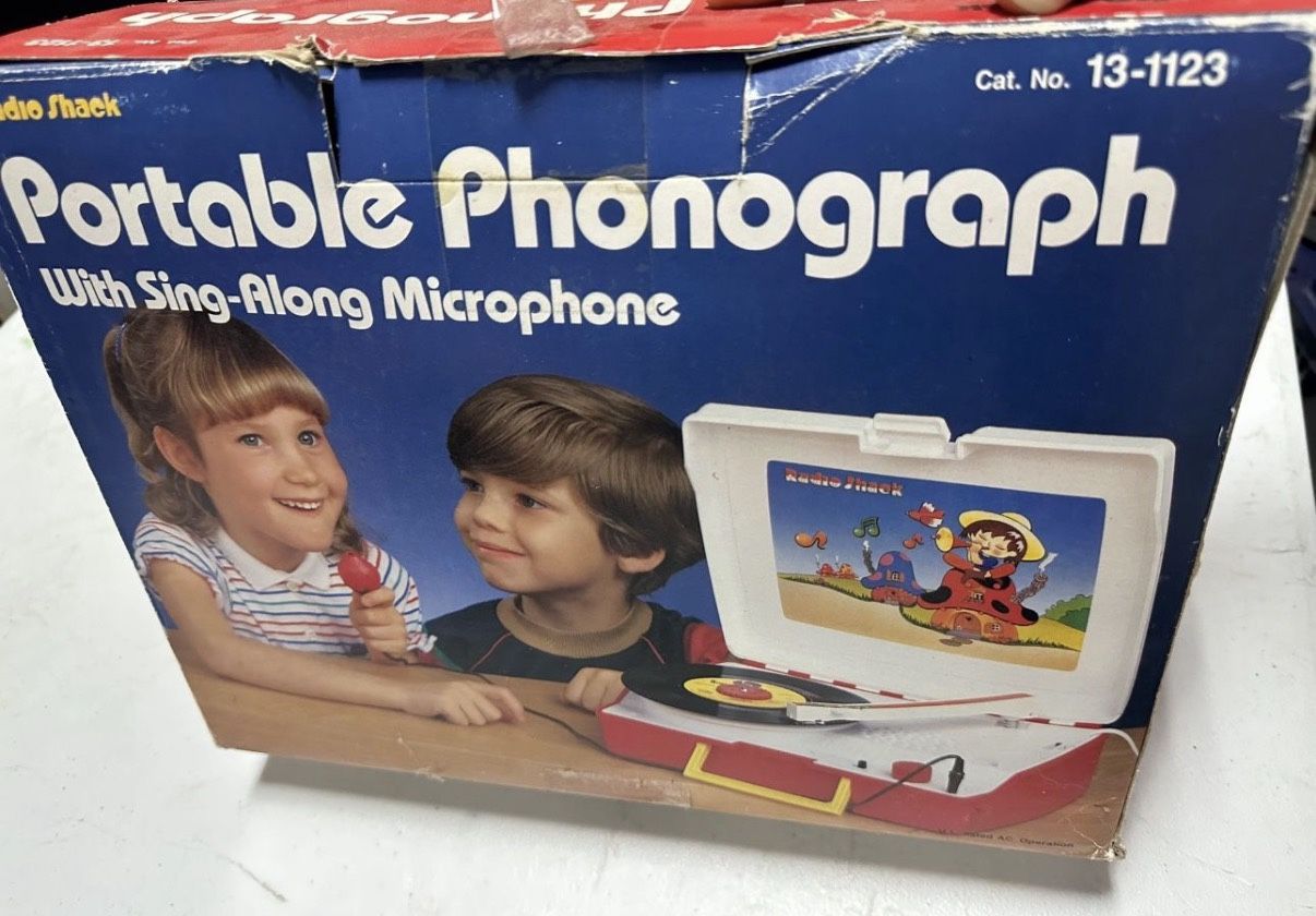 Selling a 1984 RadioShack record player.