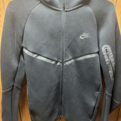 Black Nike Tech 