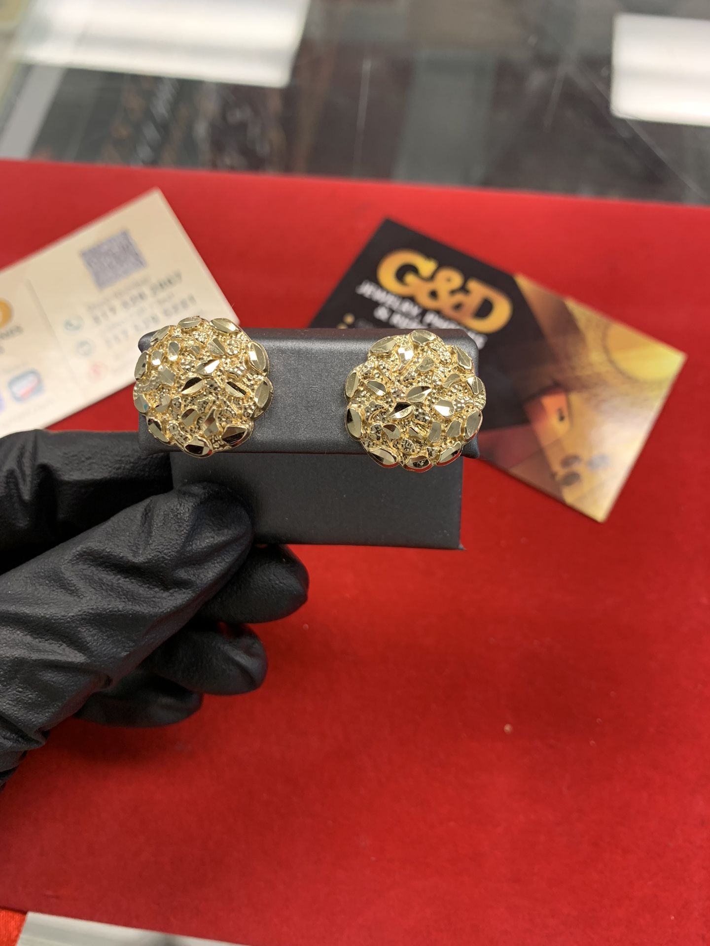 10k Nugget Earring 