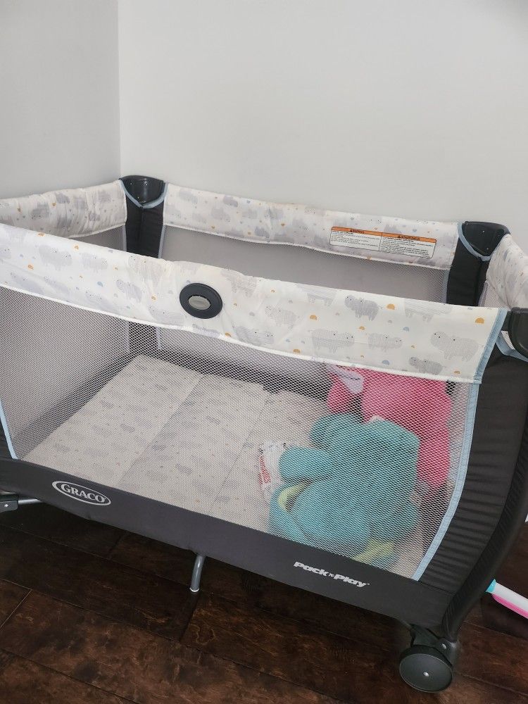 3-in-1 Bassinet/ Playpen