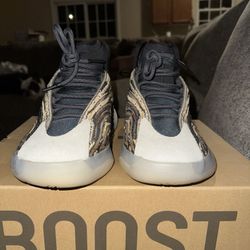 **New**Yeezy Qntm Boost. Amber Tint Size 11.M
