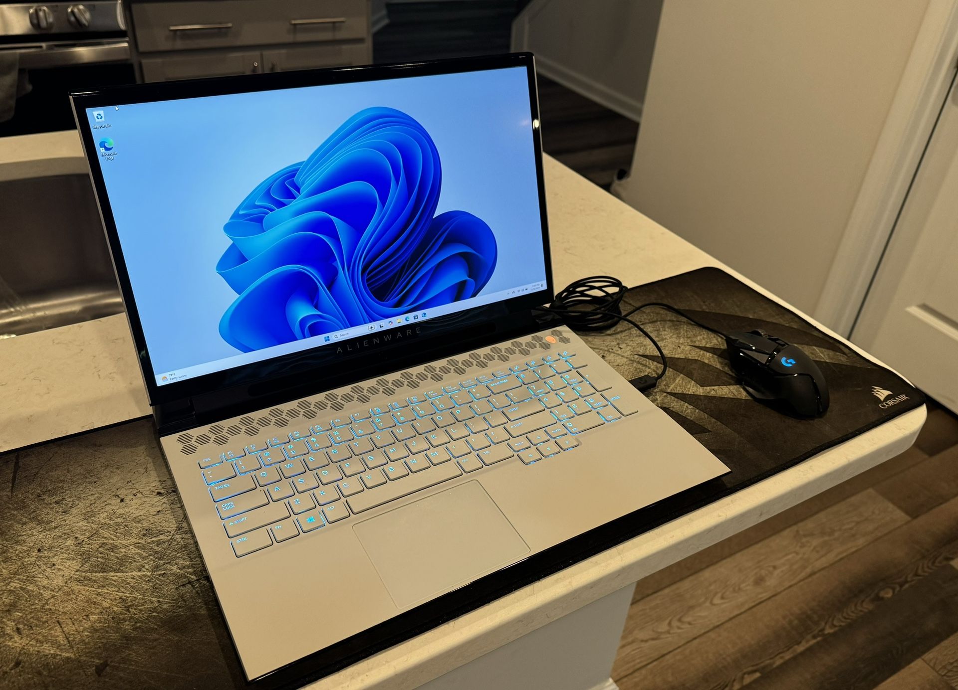 Alienware M17 R2 / RTX 2070 Gaming laptop