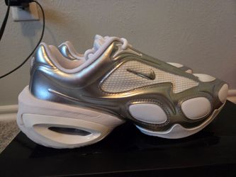 Nike Air Max Muse Women’s Sneakers White/Metallic Silver FV1920-100 Size 7 New