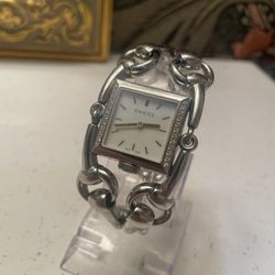 GUCCI Woman’s Diamond Face Watch 