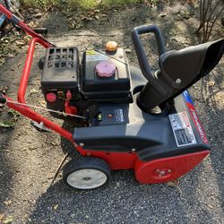 Troy-Bilt Squall 2100  21” Cut Snow Blower 