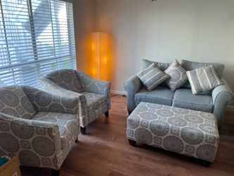Sofa set w ottoman includes 2 chairs pillows