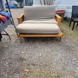 Sofa Cama Con Su Mesita Para Los Pies