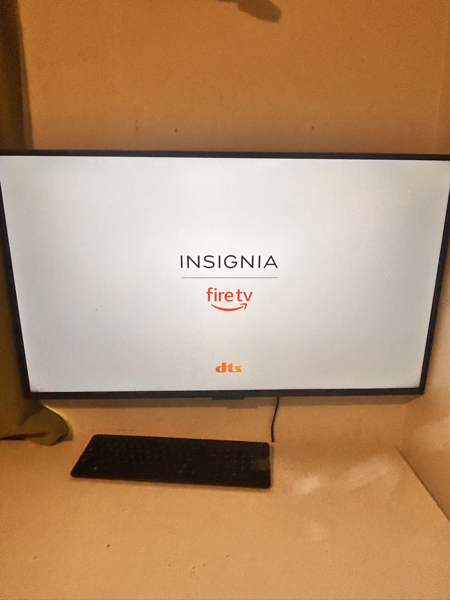 Insignia 4k Smart Tv 36inches 