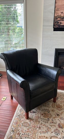 Super comfy, black leather chair