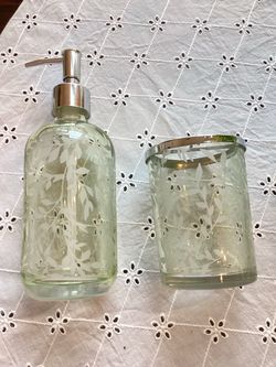 Bathroom soap pump/toothbrush holder NEW