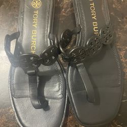 TORY BURCH Tiny Miller Medallion Logo Leather Wedge Thong Sandals Sz 6.5