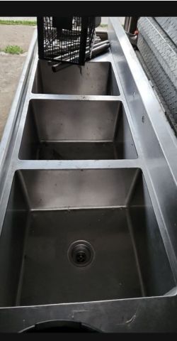 Commercial sink
