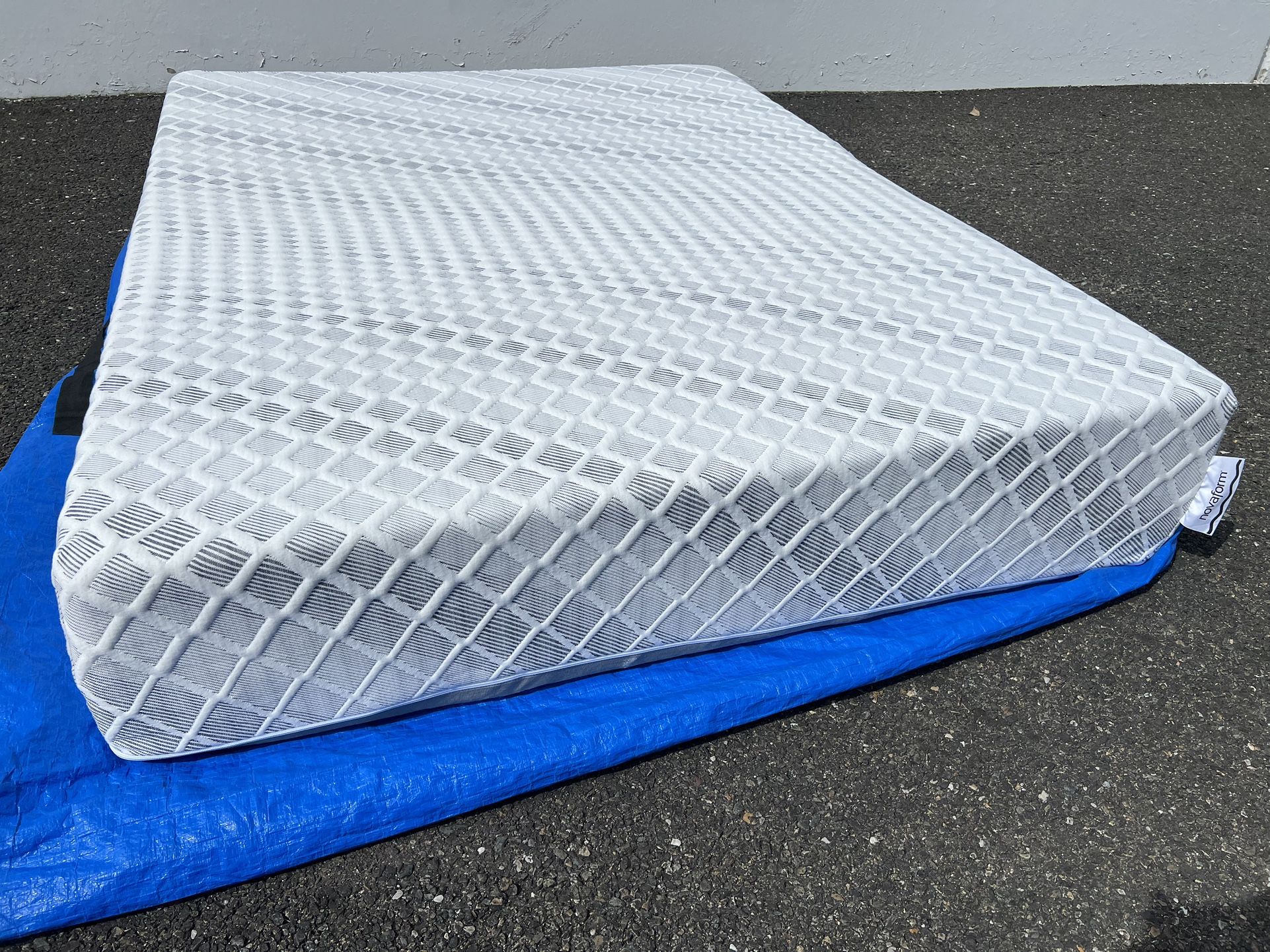 Queen Mattress Firm Mattress Queen Size Mattress ! Novaform Mattress ! Free Delivery