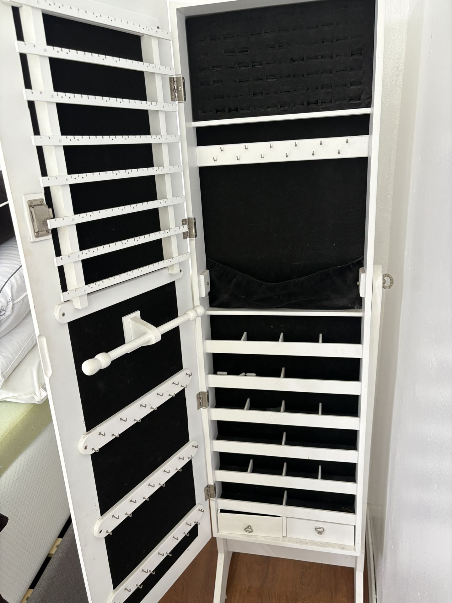 Jewerly armoire with mirror