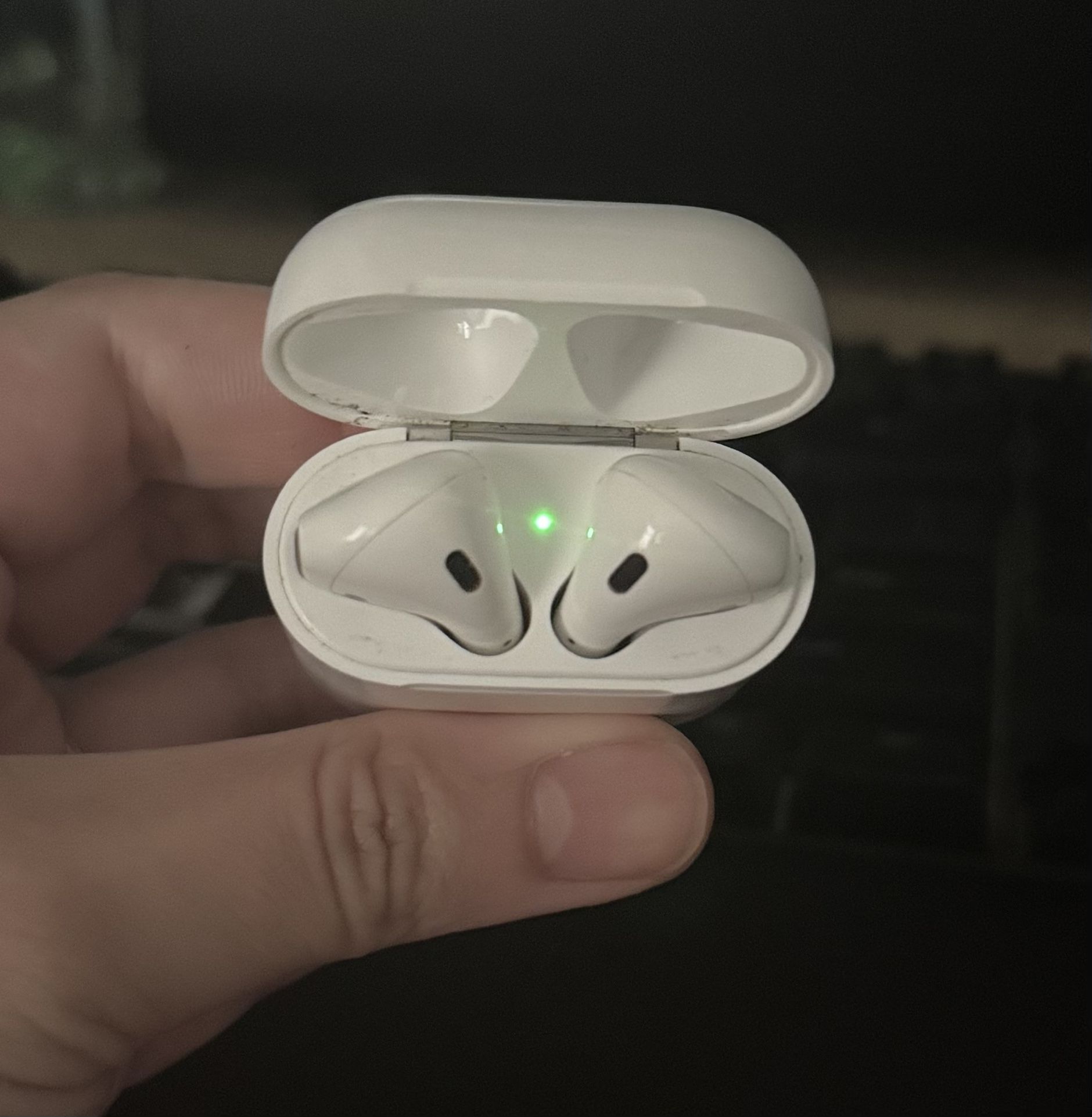 Apple Airpods *GOOD CONDITION