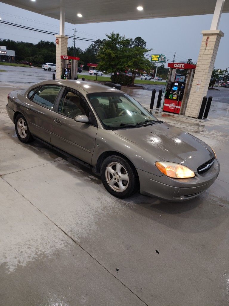 2002 Ford Taurus