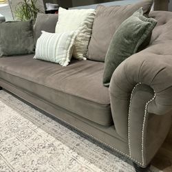 Tufted Back/arm Couch And Loveseat