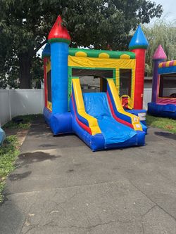 Bounce house/slide combo