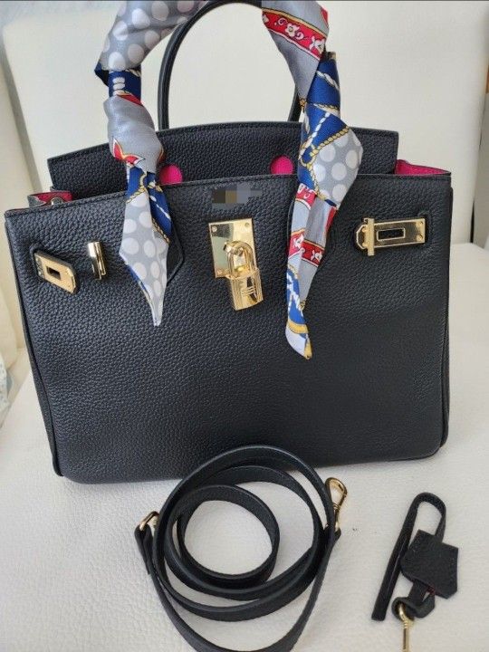 📌AVAILABLE 📌 LIMMITED EDITION FREE SHIPPING. Hermes Birkin 30cm Bag Genuine Leather With A Shoulder Strap, Lock, 2 Keys, And FREE Twilly