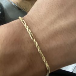 Milano style 14k gold bracelet, brand new condition 