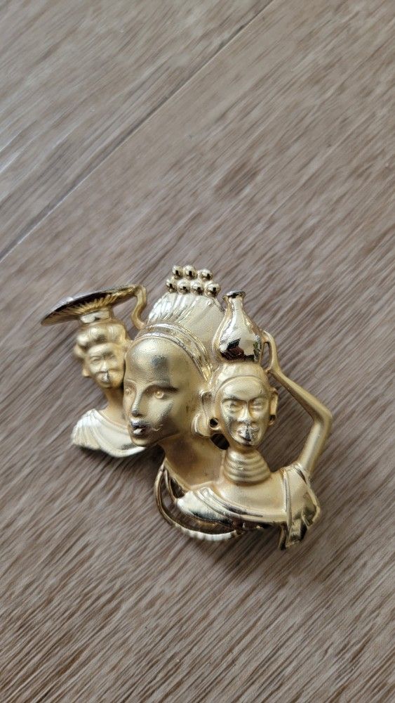 Vintage Brooch 