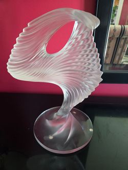 Lalique crystal trophee sculpture
