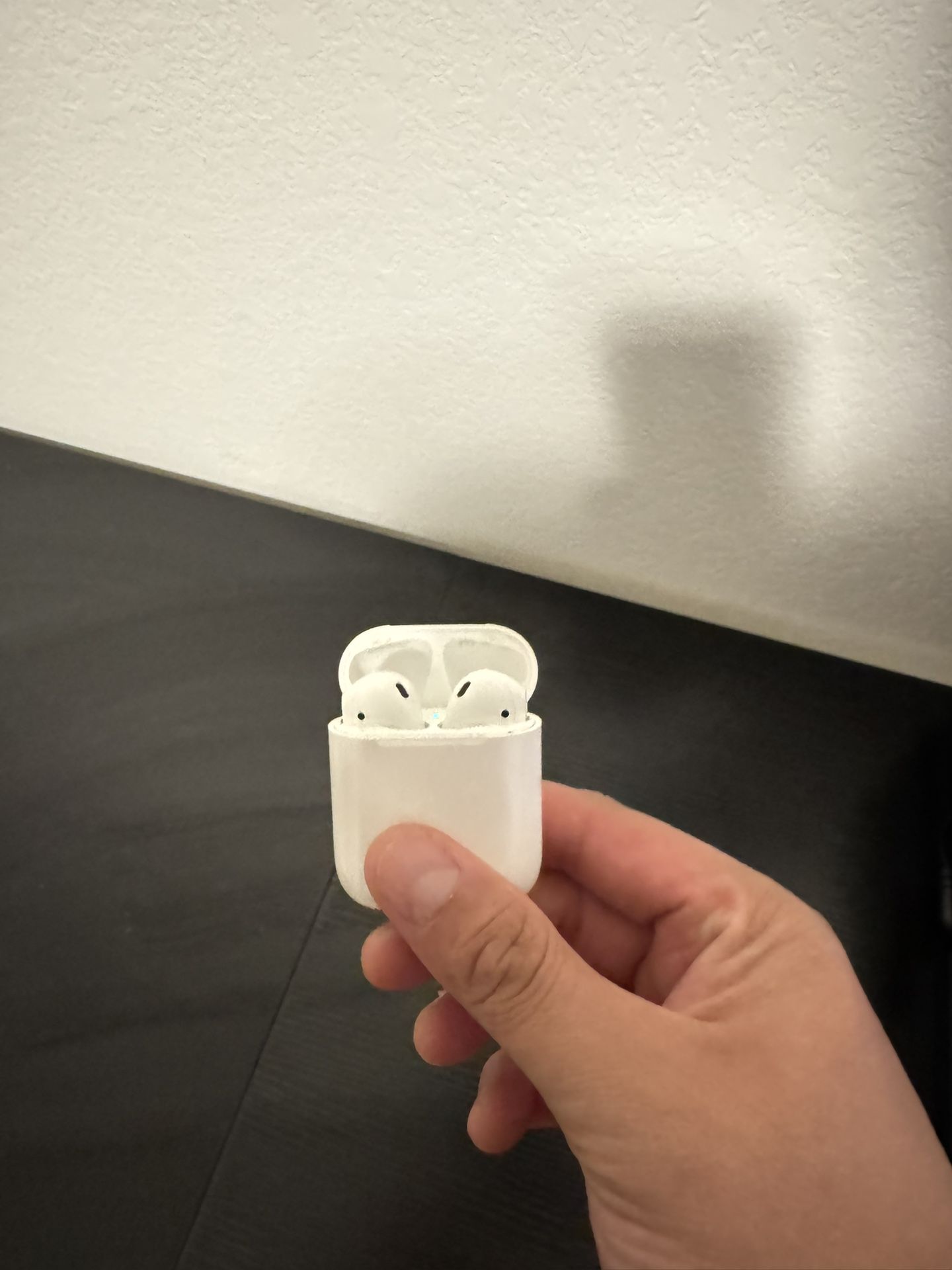 Apple AirPods 2 with Charging Case