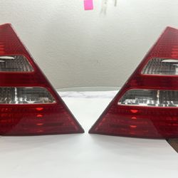 2003-2006 OEM E Series Mercedes tail Lights