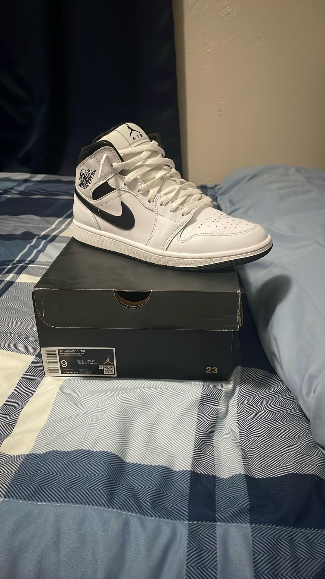 Jordan 1 Mids