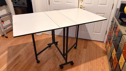 Foldable Table