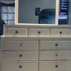 Dresser With Mirror- Good Condition (American Signature)
