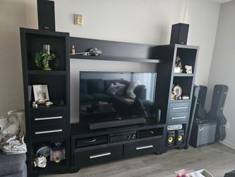 Black Entertainment Wall