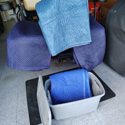 4 Moving Blankets & Storage Tub