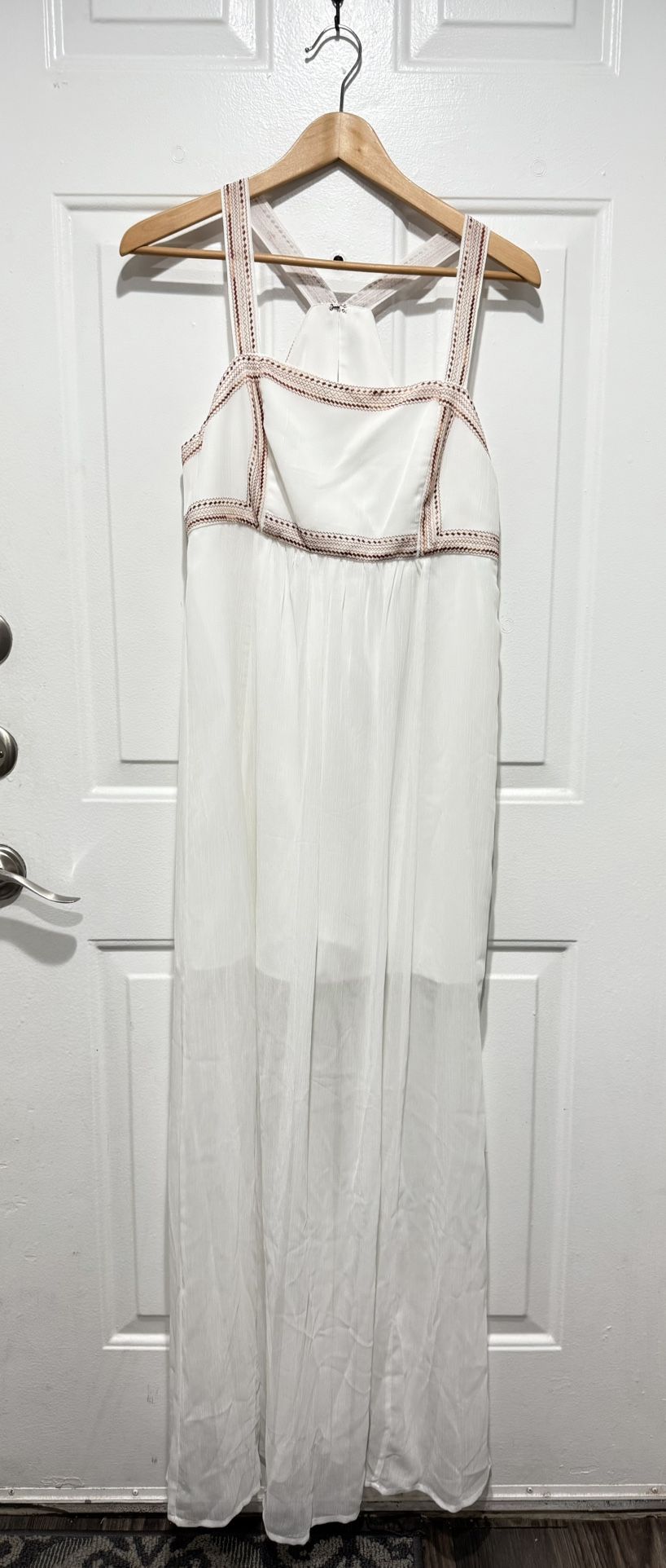 White maxi Dress BCBG size 6 And 4