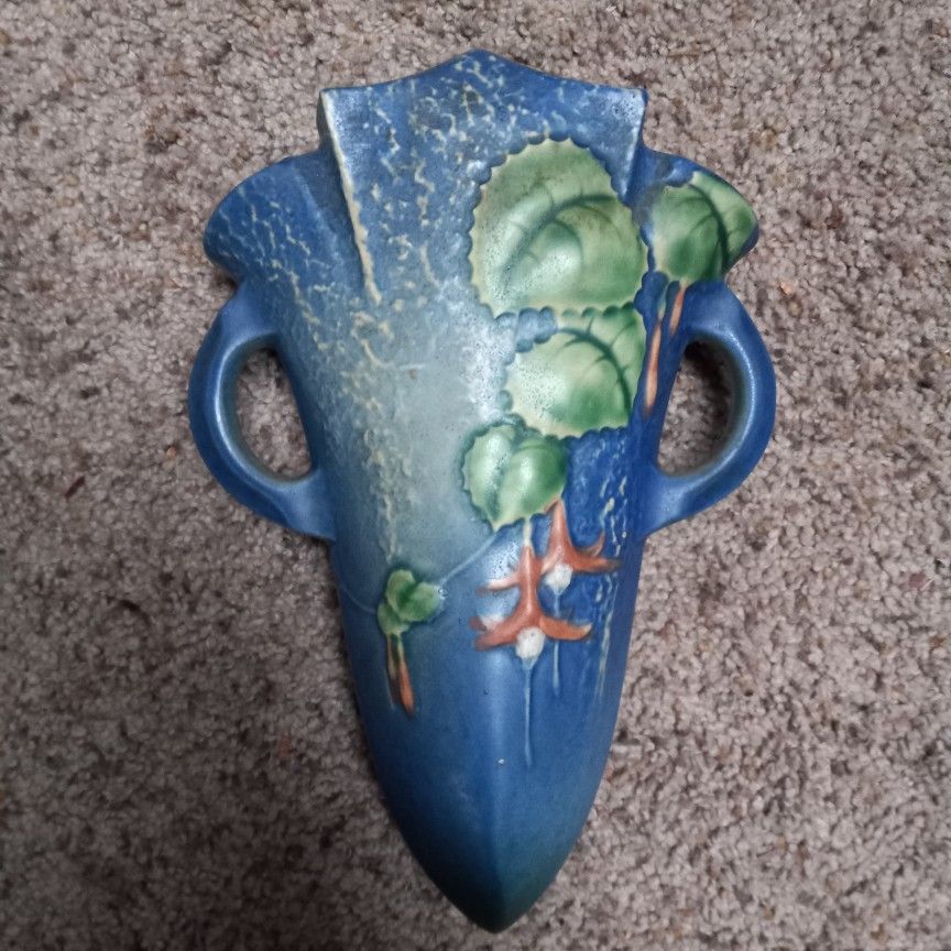 Roseville Fushia Wall Pocket