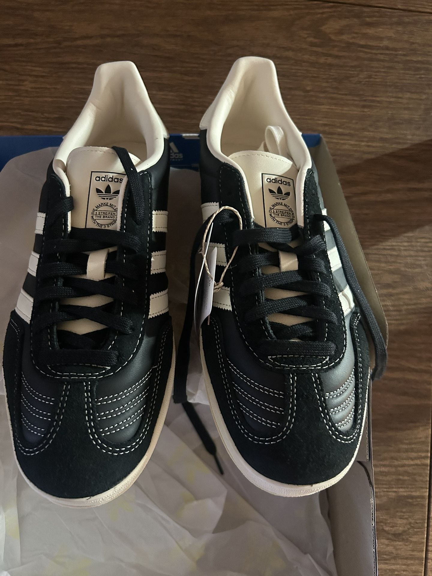 ADIDAS LOW TOP SNEAKERS