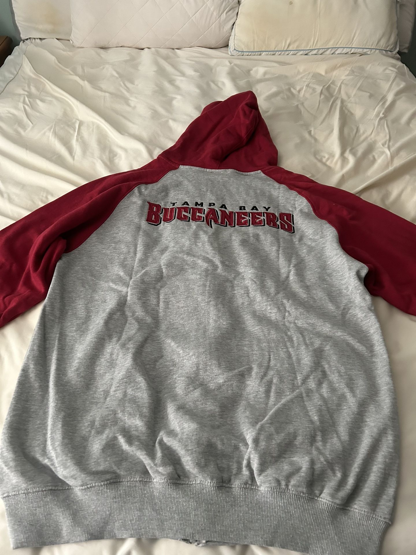 NFL Men’s Tampa Bay Buccaneers Hooded Jacket.