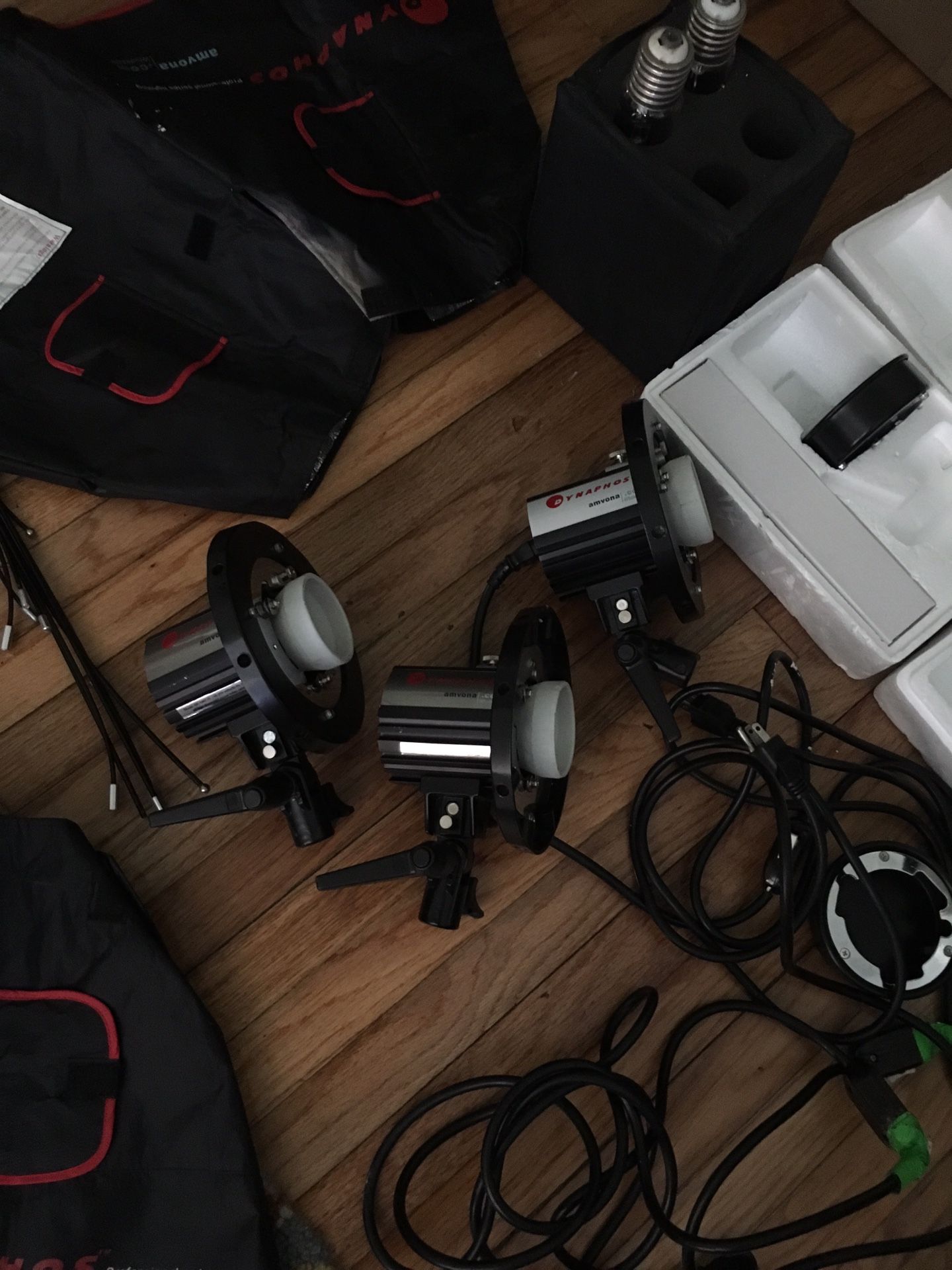 Photo video professional lighting set of 3!