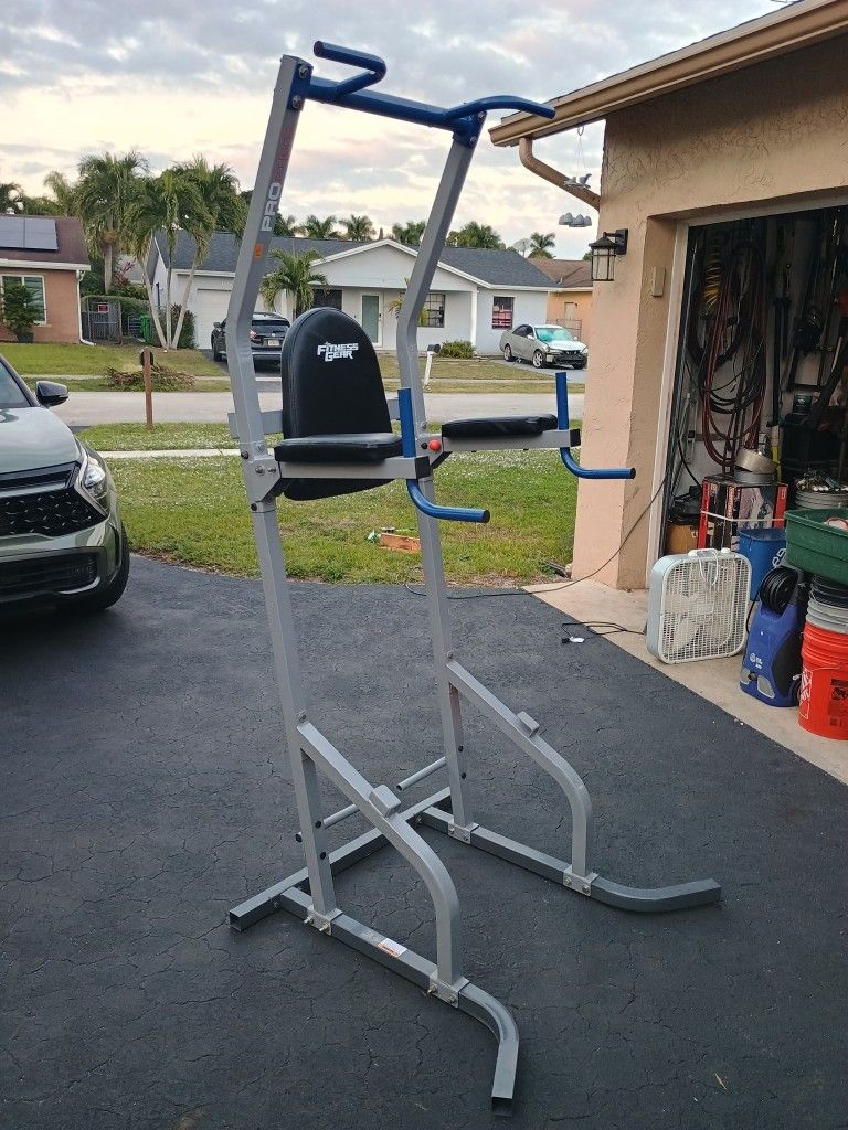 Pull Up Bar Dip Station And Exercise Rope