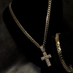 Brand new 10k gold 22inch Miami Cuban chain matching 8inch bracelet 14k 2ct diamond cross pendant