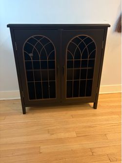 Accent cabinet
