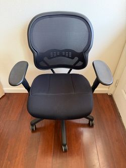 Black Mesh Office Chair with Armrests