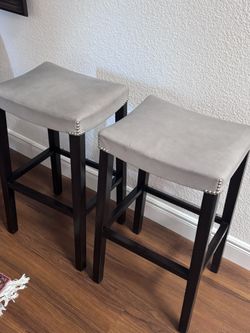 Tall Silver Cushioned Chair 31x17x14