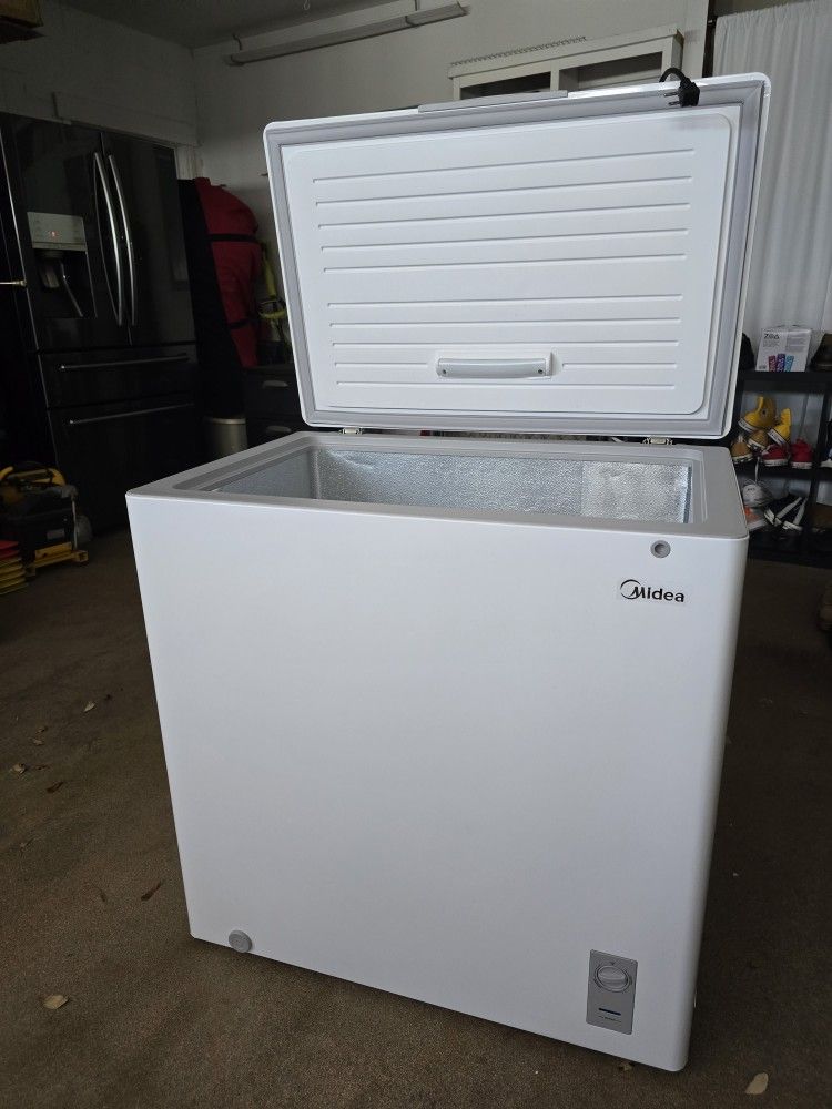 Midea 7.0 Cu Ft Freezer
