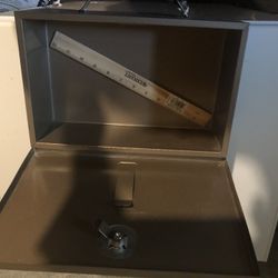 Small Metal lock Box