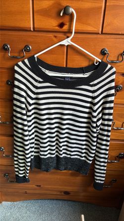 Gap sweater