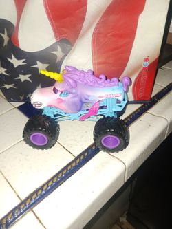 Monster Jam Sparkle Smash Toy