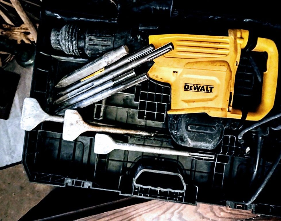 DeWalt Corded 22 lbs Chipper/Demo Hammer Drill